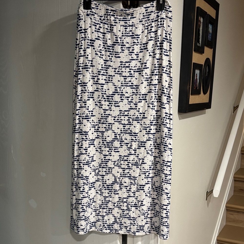 Liz Claiborne Navy and White Patterned Women's Maxi Skirt